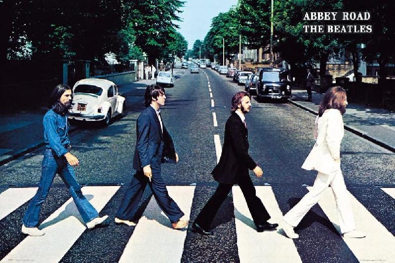 Poster des Beatles marchand dans la rue