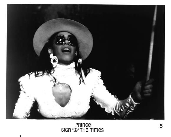 Photo noir et blanc Prince film Sign o the times
