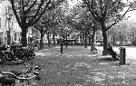 Photo noir et blanc d'une place à Amsterdam