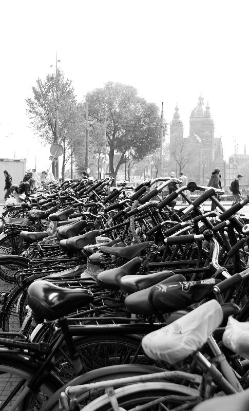 Photo noir et blanc vélo amsterdam