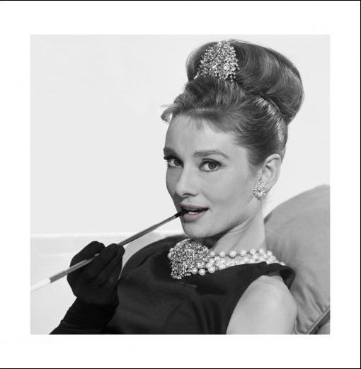 Affiche noir & blanc de Audrey Hepburn (Cigarette)