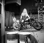 Photo noir et blanc Brigitte Bardot Harley Davidson