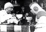 Photo noir et blanc Louis de Funès et Villeret dans la soupe aux choux