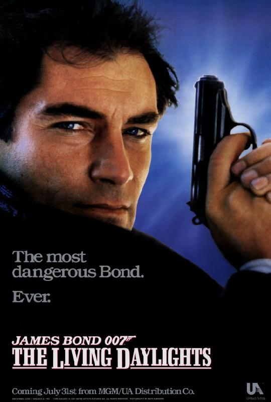 Affiche du film James Bond Tuer n'est pas jouer