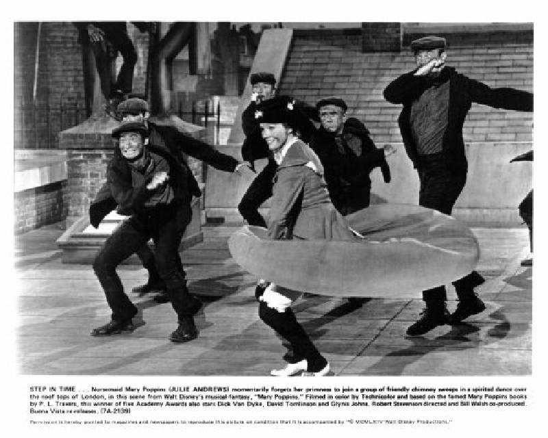 Photo noir & blanc du film Mary Poppins (danse)