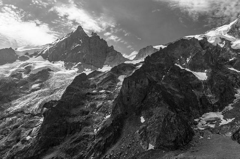 Photo noir et blanc montagne
