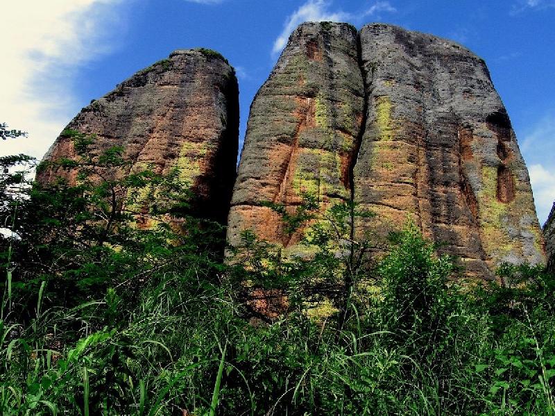 Photo rocher montagneux en Angola