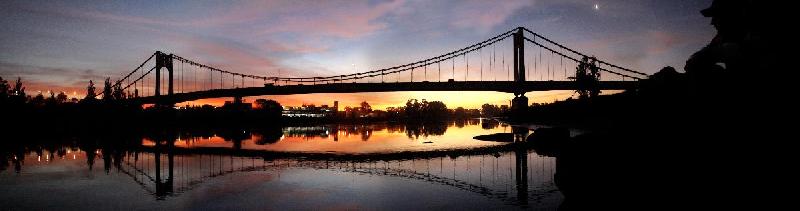 Photo coucher de soleil du pont suspendu de Buenos Aire en Argentine