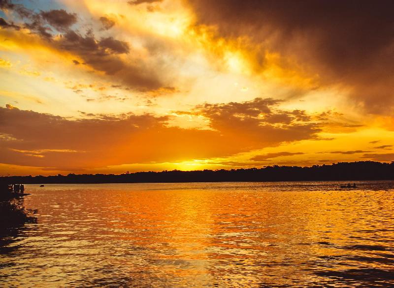 Photo coucher de soleil sur une riviere en Argentine