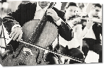 Toiles imprimées Photographie noir & blanc d'un violoncelliste 