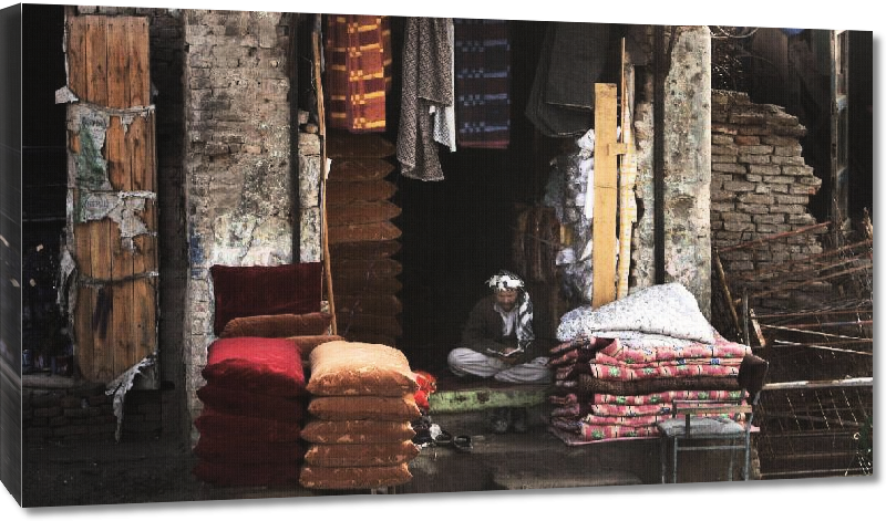 Toiles imprimées Photo d'un vendeur de tissu en Afghanistan