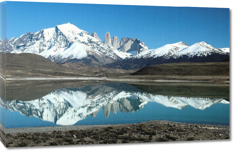 Toiles imprimées Photo reflet montagne dans un lac en Argentine