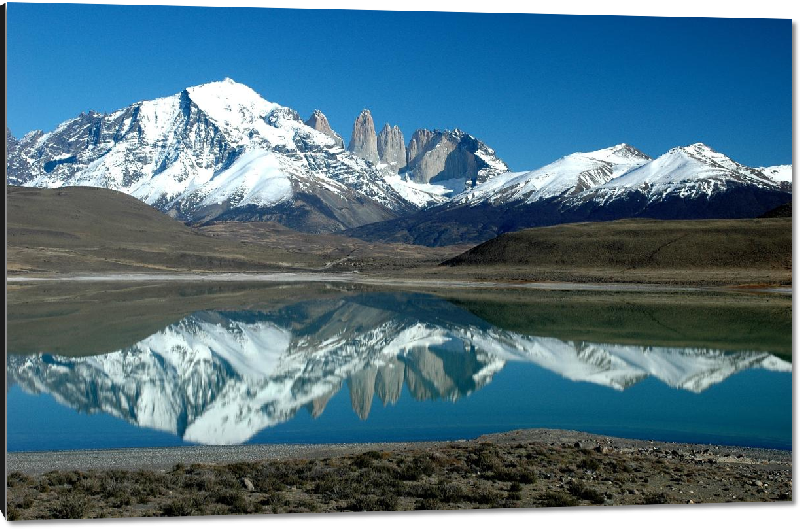 Impression sur aluminium Photo reflet montagne dans un lac en Argentine