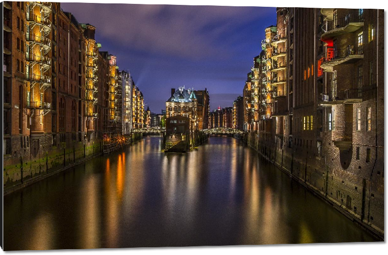 Impression sur aluminium Photo de nuit de la ville de Hambourg en Allemagne