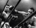 Photo noir et blanc de Mohamed Ali VS Joe Frazier
