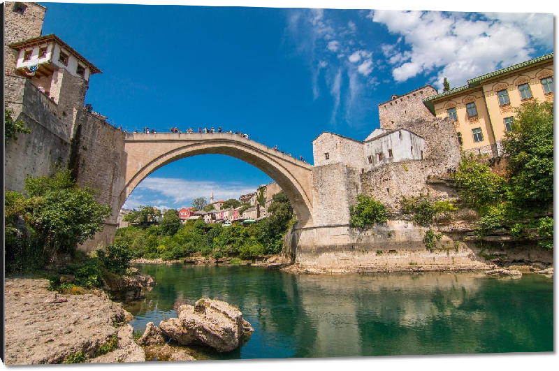 Impression sur aluminium photo pont sur une rivière en bosnie 