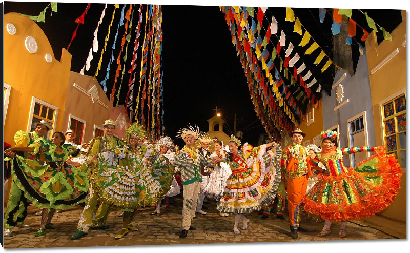 Impression sur aluminium photo villageois en tenue festive dans les rues du brésil