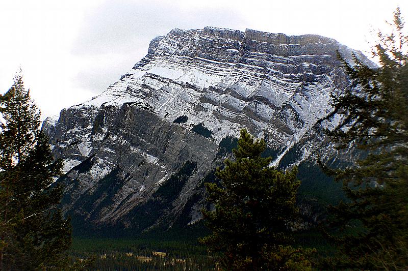 photo montagne eneigé au canada