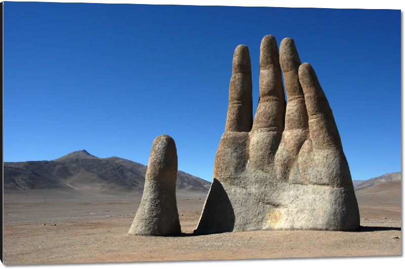 Impression sur aluminium photo sculpture d'une main enterré dans les montagnes au chili