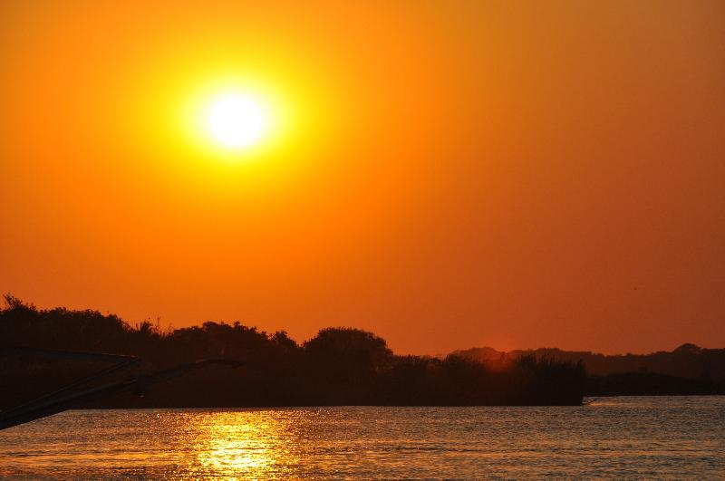 photo coucher soleil sur lac zimbabwe