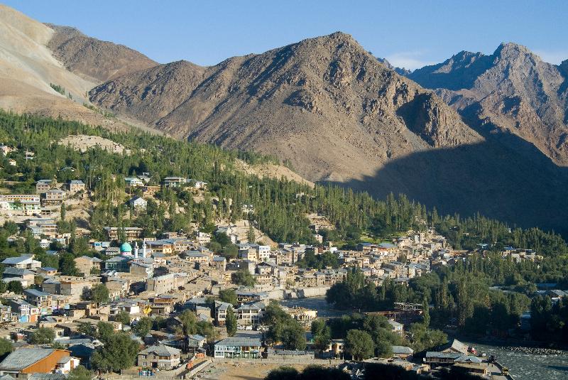 Photo Kargil town in morning light, near 'Line of control ', India-Pakistan border, Kargil District, Western Ladakh, Jammu 