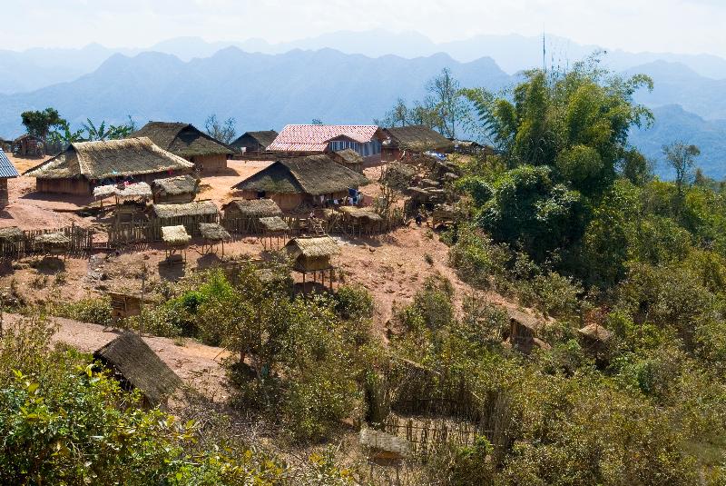 Photo Vue générale du village de forêt tropicale lointaine 