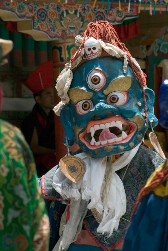 Photo Artiste masqué dans la danse des 4 protecteurs de Dharma, festival annuel de Tshechu, monastère de Hemis, Ladakh