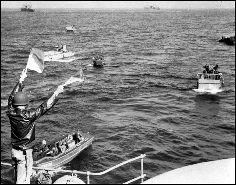 Opération Anvil Dragoon : Rotation du L.C.V.P dans la baie de Cavalaire, 1944
