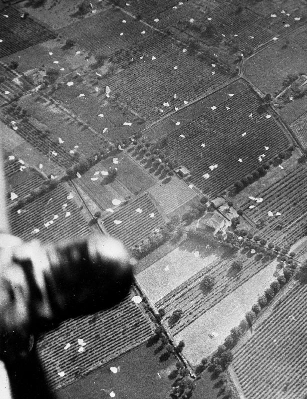 Opération Anvil Dragoon, Débarquement en Provence, parachutes abandonnés par les alliés, 1944