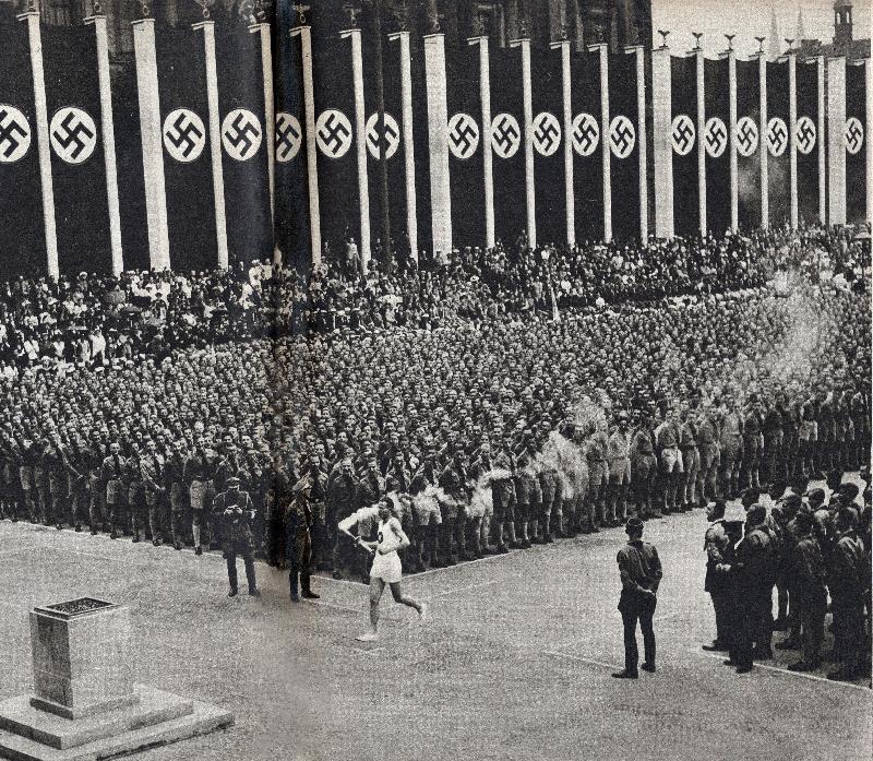 Repro photo Porteur de flamme JO 1936 Berlin