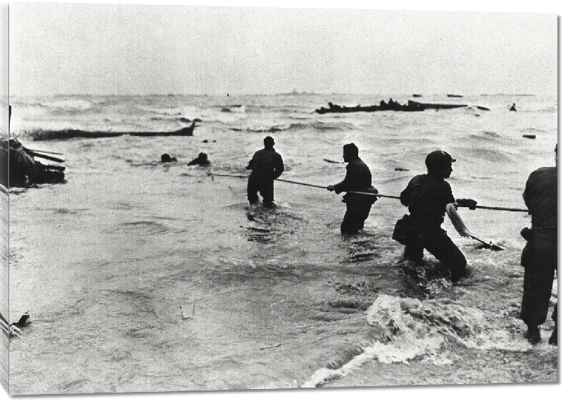 Toiles imprimées Jour J : des soldats américains aident les survivants du naufrage d'un LCT, 1944