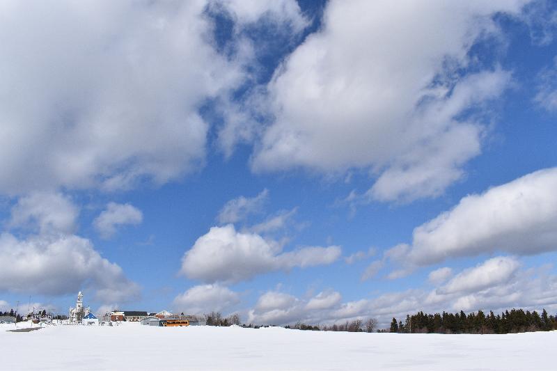 Des nuages dans un ciel d'hiver