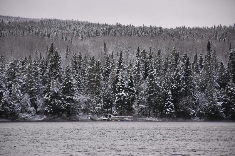 La première neige sur le lac