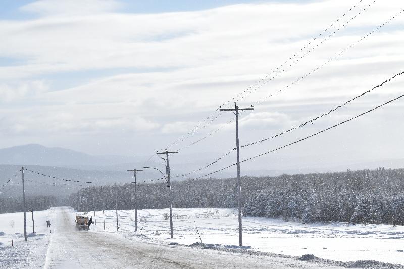 La route du village en hiver