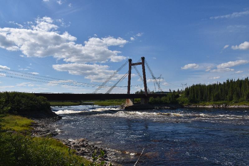 Un pont sur la grande rivière