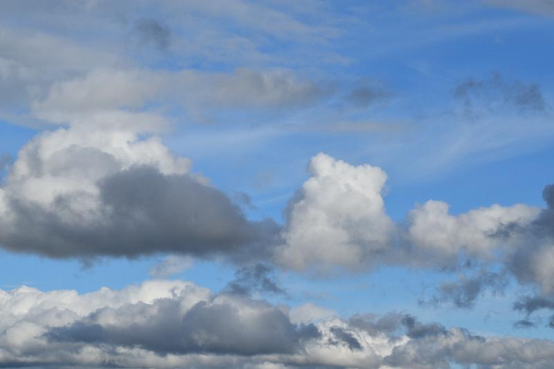 Des nuages dans un ciel d'été