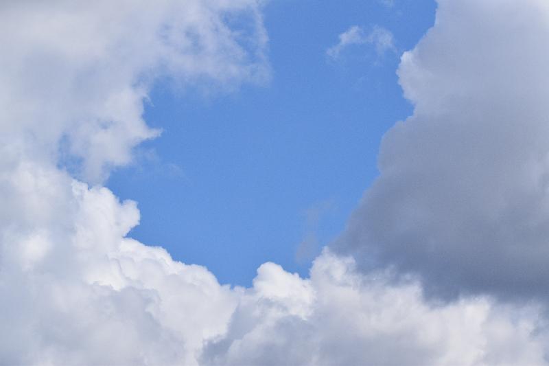 Des nuages dans un ciel d'été