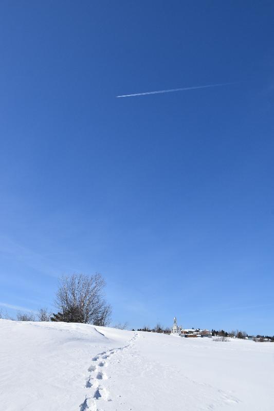 Des traces de raquettes dans la neige