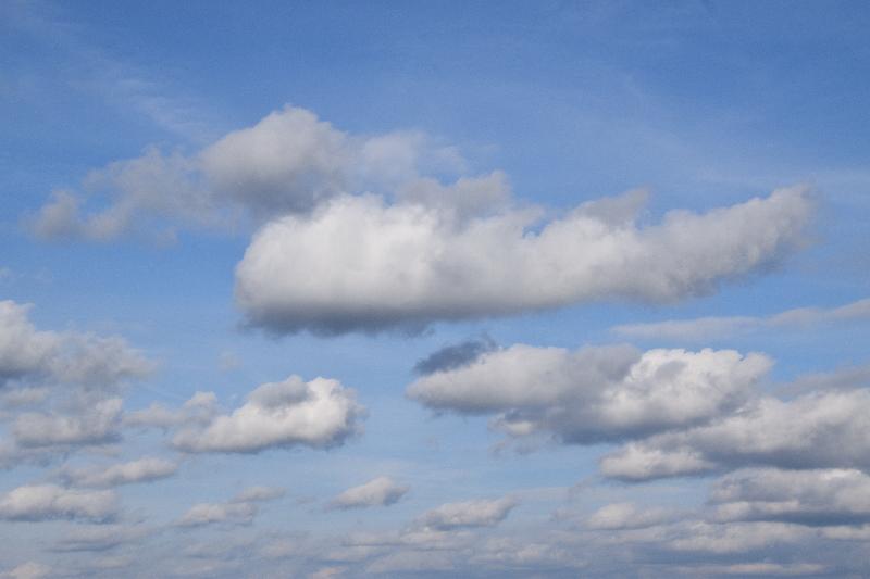 Des nuages dans un ciel d'automne