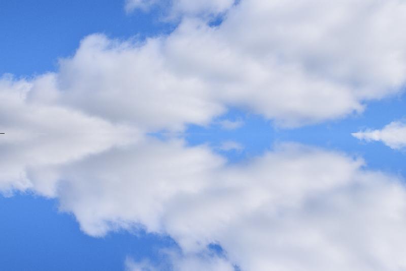 Des nuages dans un ciel d'été