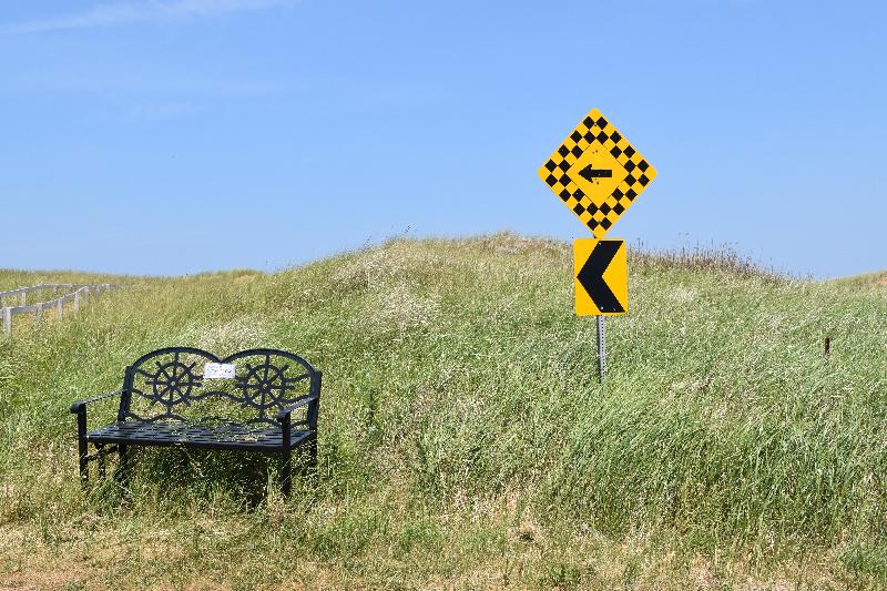 Un banc à l'entré du parc