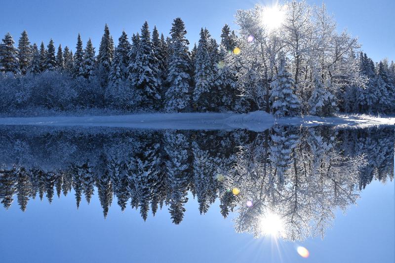 Reflet sur le lac en hiver