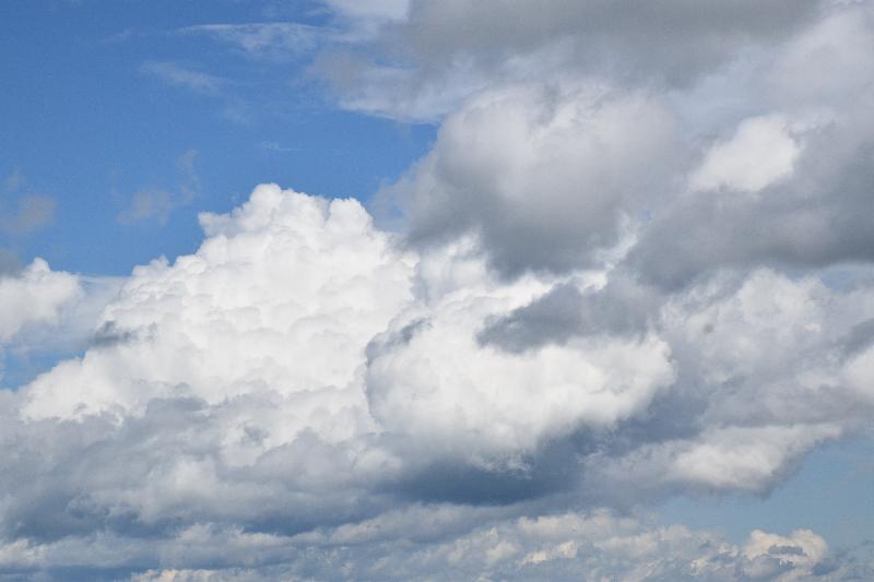 Des nuages dans un ciel de printemps