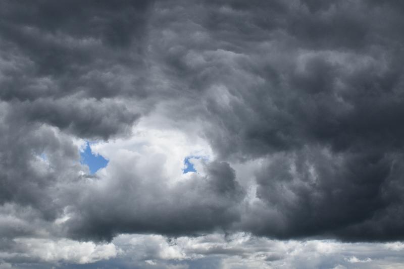 Des nuages dans un ciel d'automne