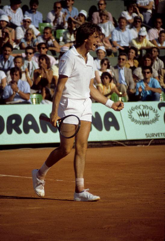 Photo Le tennisman français Henri Leconte au Championnat Roland Garros à Paris en juin 1985