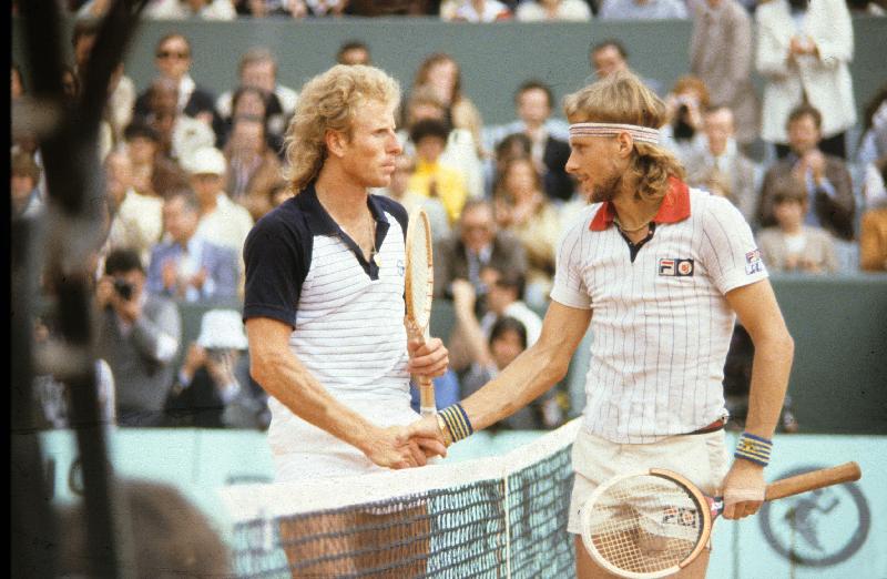 Photo Tennisman Suedois Bjorn Borg Et L Americain Vitas Gerulaitis Lors Du Tournoi De Roland Garros En Juin 1979