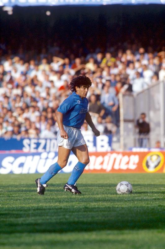 Photo Diego Armando Maradona joue pour le S.S.C. Napoli, Italie, années 1990