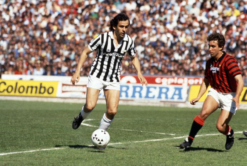 Photo Michel Platini jouant pour la Juventus, c.1985/1986