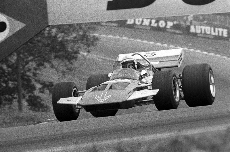 Photo Les débuts de John Surtees de la toute nouvelle voiture Surtees TS7 de Formule 1