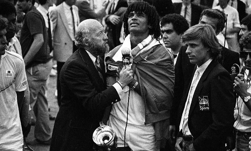 Photo Yannick Noah remportant l'Open de France de tennis, Roland-Garros, Paris, France, 1983